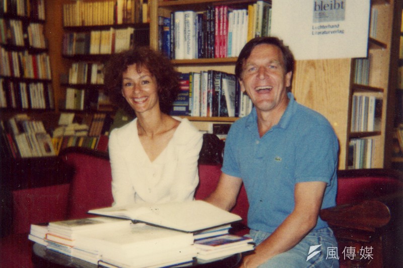 年輕時的德國前任總理施洛德(Gerhard Schröder)(Otto Stender@Wikipedia / CC BY-SA 4.0) 年輕時的德國前任總理施洛德(Gerhard Schröder)(Otto Stender@Wikipedia / CC BY-SA 4.0)