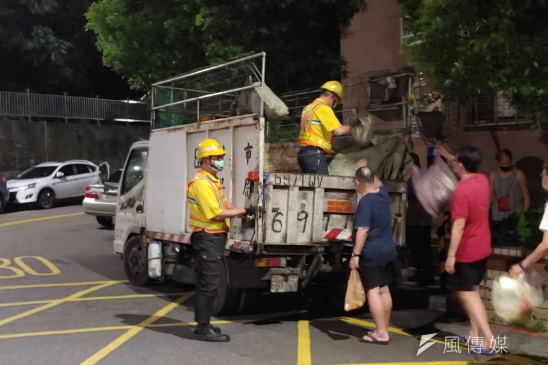 ゴミ収集車、リサイクル車、台北市。（新新聞資料照）