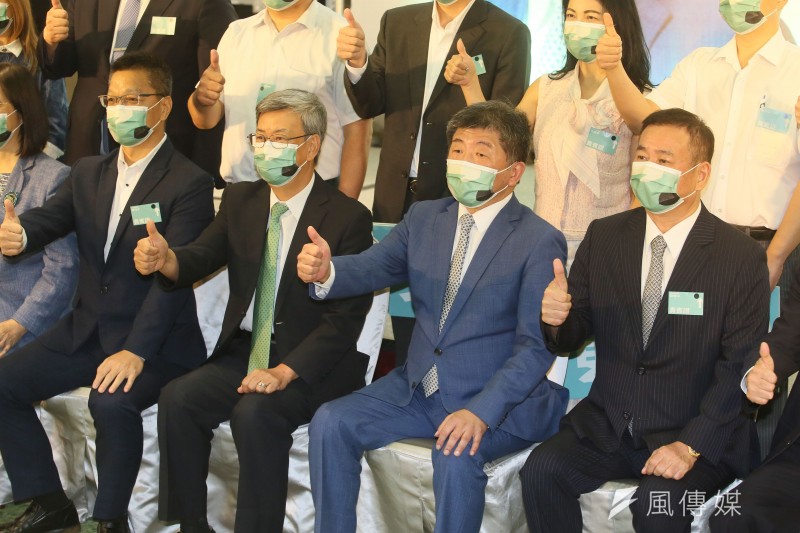20220809-民進黨台北市長參選人陳時中(右二)、前副總統陳建仁( 左二)9日出席2022陳時中競選市長內科園區產業後援會成立大會。(柯承惠攝) 20220809-民進黨台北市長參選人陳時中(右二)、前副總統陳建仁( 左二)9日出席2022陳時中競選市長內科園區產業後援會成立大會。(柯承惠攝)