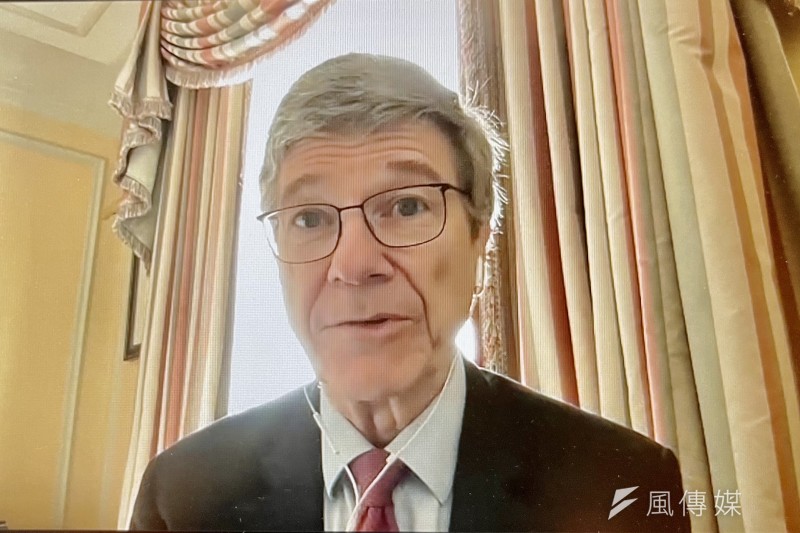 唐獎永續發展獎得主Jeffrey Sachs 29日參加線上論壇時表示,美國不再是世界經濟霸權,東亞成為世界經濟重心。(謝錦芳攝) 唐獎永續發展獎得主Jeffrey Sachs 29日參加線上論壇時表示,美國不再是世界經濟霸權,東亞成為世界經濟重心。(謝錦芳攝)