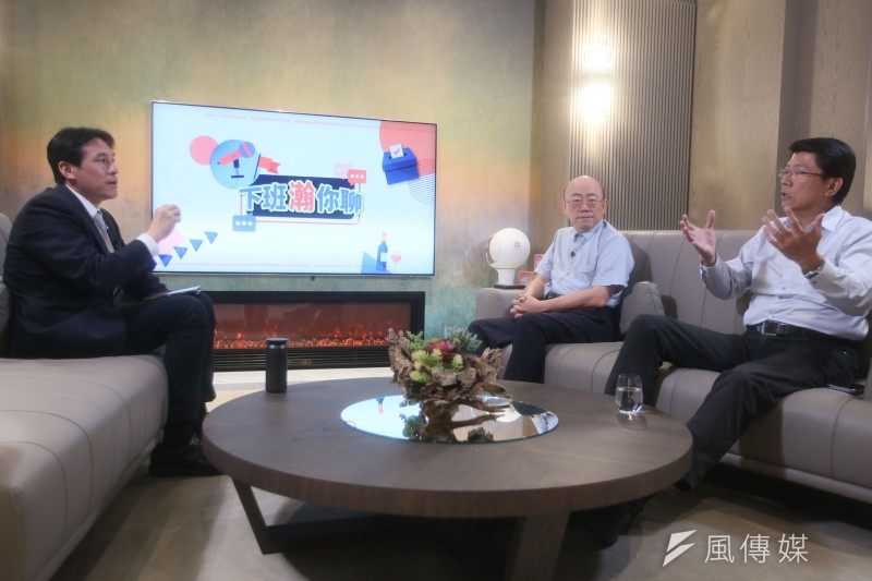 20230419- 前立委郭正亮(右二)、 前台南市議員謝龍介(右)19日出席黃暐瀚(左)主持的風傳媒「下班瀚你聊」節目。(柯承惠攝) 20230419- 前立委郭正亮(右二)、 前台南市議員謝龍介(右)19日出席黃暐瀚(左)主持的風傳媒「下班瀚你聊」節目。(柯承惠攝)