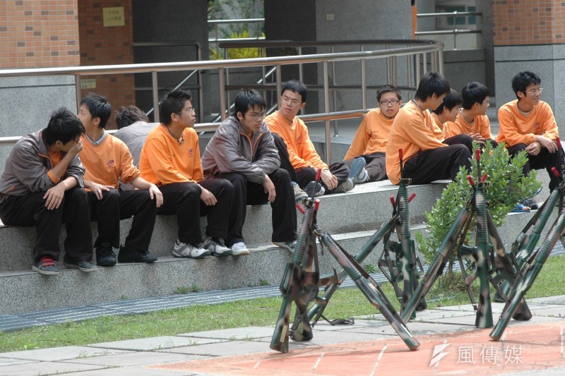 中學生、國中生、高中生。（陳素芳攝）