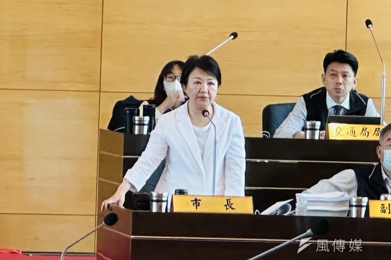 台中市長盧秀燕答覆議員，市府規劃發行公債的規劃。（圖/王秀禾攝）