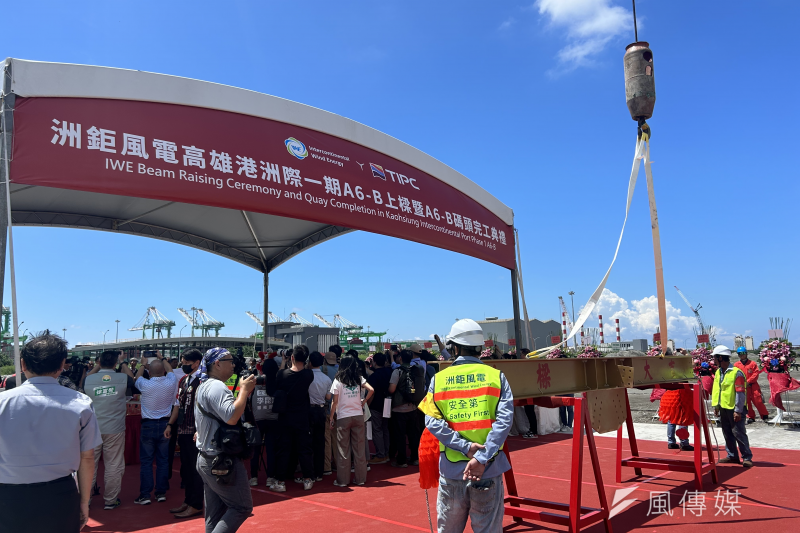 台灣港務公司釋出了高雄港洲際一期A6碼頭19.3公頃土地,由「洲鉅風電」承租。(徐炳文攝) 台灣港務公司釋出了高雄港洲際一期A6碼頭19.3公頃土地,由「洲鉅風電」承租。(徐炳文攝)