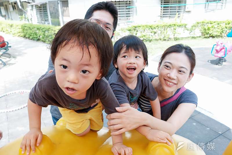 生育率專題,育有雙胞胎的溫芳瑜表示,養育小孩有許多難題要解決。 生育率專題,育有雙胞胎的溫芳瑜表示,養育小孩有許多難題要解決。