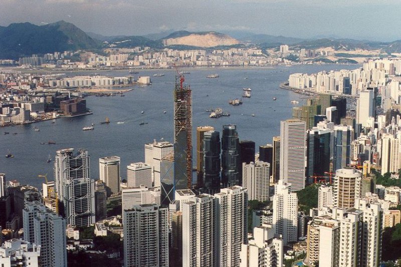 1988年的維多利亞港,當時中銀大廈正在興建(Acred99/維基百科) 1988年的維多利亞港,當時中銀大廈正在興建(Acred99/維基百科)