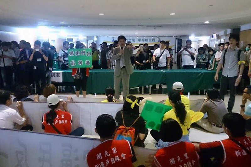 20150514-都委會審議台南鐵路地下化案,徐世榮(取自反台南鐵路東移臉書) 20150514-都委會審議台南鐵路地下化案,徐世榮(取自反台南鐵路東移臉書)