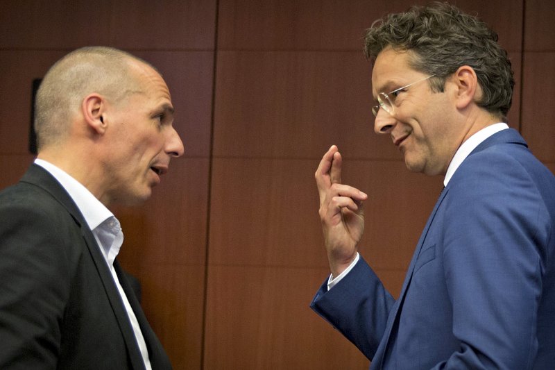 希臘前財政部長瓦魯法基斯(Yanis Varoufakis,左)與死對頭歐元集團主席戴塞爾布盧姆(Jeroen Dijsselbloem)(美聯社) 希臘前財政部長瓦魯法基斯(Yanis Varoufakis,左)與死對頭歐元集團主席戴塞爾布盧姆(Jeroen Dijsselbloem)(美聯社)