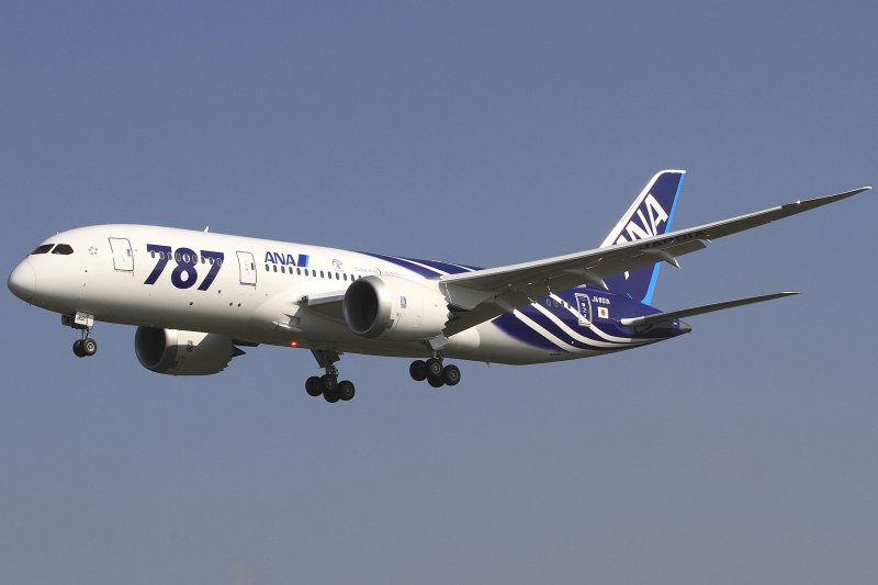 全日空的波音787-8,於日本岡山機場。(維基百科) 全日空的波音787-8,於日本岡山機場。(維基百科)