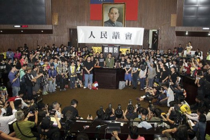 台灣太陽花運動,佔領立法院總計585 個小時。(BBC中文網) 台灣太陽花運動,佔領立法院總計585 個小時。(BBC中文網)
