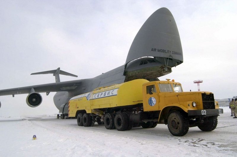 吉爾吉斯的瑪納斯空軍基地（Manas Air Base）（維基百科）