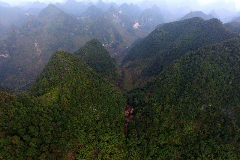 廣西大化瑤族自治縣板升鄉八好村兩戶深處大山的人家（新華社）