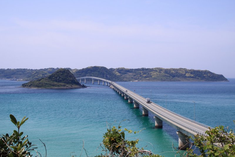 直穿入海的角島大橋,夏日意象是許多影視作品的最愛。(圖/dice_sotg@Flickr) 直穿入海的角島大橋,夏日意象是許多影視作品的最愛。(圖/dice_sotg@Flickr)