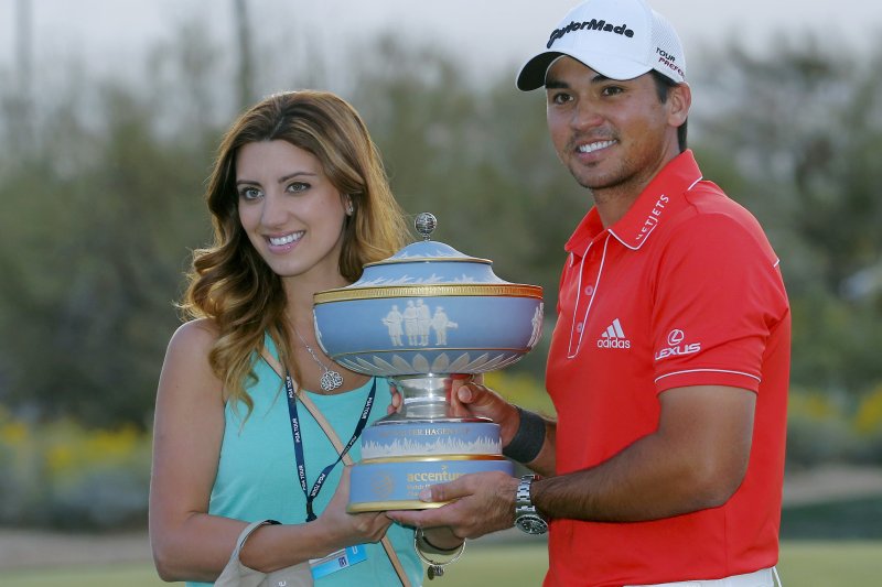 美國職籃（NBA）「小皇帝」詹姆斯（LeBron James）撞翻女球迷艾莉．戴伊（Ellie Day）與丈夫高爾夫球名將傑森．戴伊（Jason Day）（美聯社）