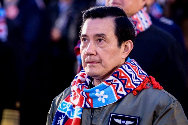 105年元旦升旗典禮在凱道舉行,馬英九總統穿著軍綠外套出席典禮。(林俊耀攝) 105年元旦升旗典禮在凱道舉行,馬英九總統穿著軍綠外套出席典禮。(林俊耀攝)