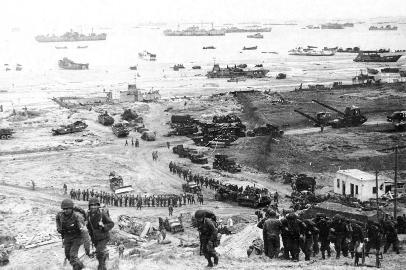 1944年6月6月,近300萬盟軍士兵橫渡英吉利海峽後在法國諾曼第地區登陸,成為迄今人類歷史上規模最大的一次海上登陸作戰。(取自維基百科) 1944年6月6月,近300萬盟軍士兵橫渡英吉利海峽後在法國諾曼第地區登陸,成為迄今人類歷史上規模最大的一次海上登陸作戰。(取自維基百科)
