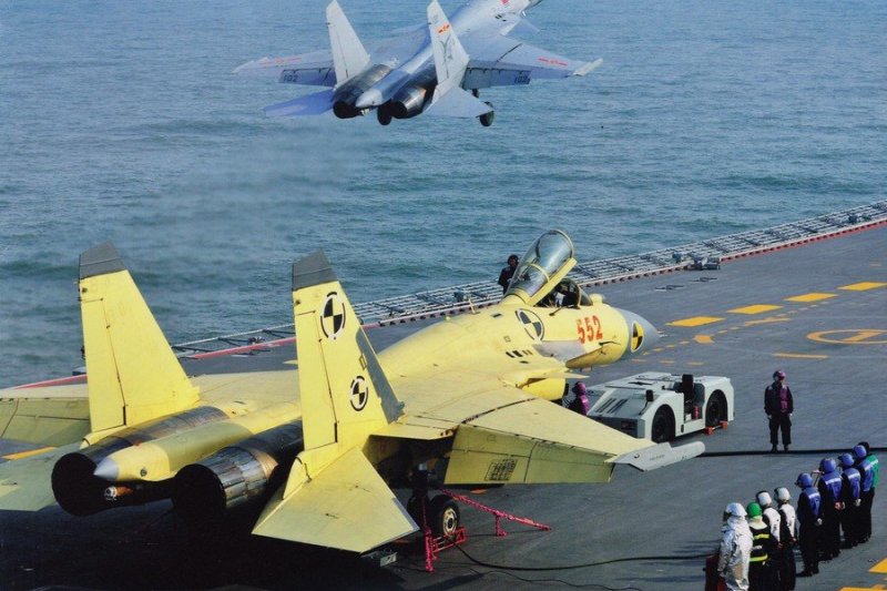 解放軍遼寧艦艦載機訓練的精彩畫面曝光,許多場面首次公開。(取自網路) 解放軍遼寧艦艦載機訓練的精彩畫面曝光,許多場面首次公開。(取自網路)