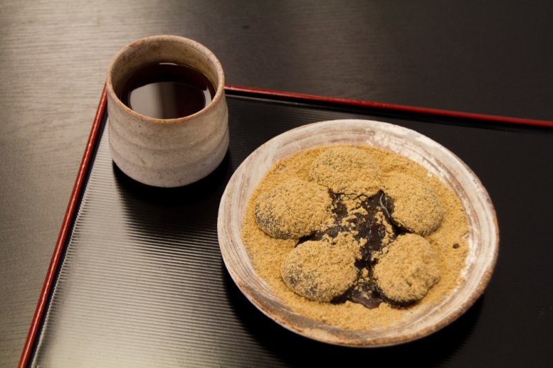 蕨餅。(圖/Yuki Shimazu@Flickr) 蕨餅。(圖/Yuki Shimazu@Flickr)
