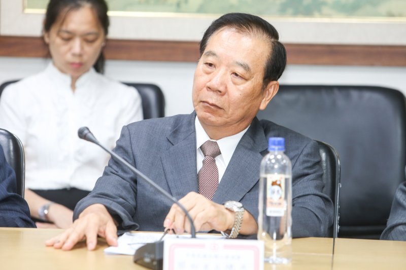 20160626-七大工商團體召開聯合記者會.針對勞.基法修法.週休二日.發表聯合聲 明.中華民國工業總會.秘書長.蔡練生.(陳明仁攝) 20160626-七大工商團體召開聯合記者會.針對勞.基法修法.週休二日.發表聯合聲 明.中華民國工業總會.秘書長.蔡練生.(陳明仁攝)