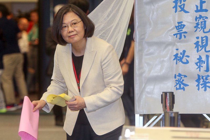 2016-07-17-民進黨全代會-黨職選舉投票-蔡英文投票02-中央社提供. 2016-07-17-民進黨全代會-黨職選舉投票-蔡英文投票02-中央社提供.