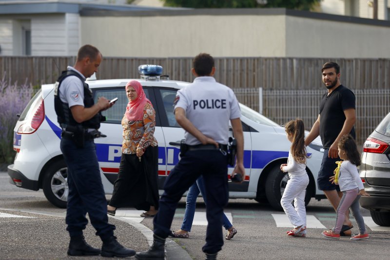 法國聖艾蒂安迪魯夫賴(Saint-Etienne-du-Rouvray)的教堂發生持刀歹徒殺害神父的慘劇,伊斯蘭國已經承認涉案。(美聯社) 法國聖艾蒂安迪魯夫賴(Saint-Etienne-du-Rouvray)的教堂發生持刀歹徒殺害神父的慘劇,伊斯蘭國已經承認涉案。(美聯社)