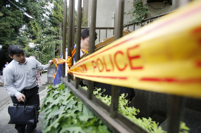 「津久井山百合園」屠殺案兇嫌植松聖的住處外已被拉起封鎖線。(美聯社) 「津久井山百合園」屠殺案兇嫌植松聖的住處外已被拉起封鎖線。(美聯社)