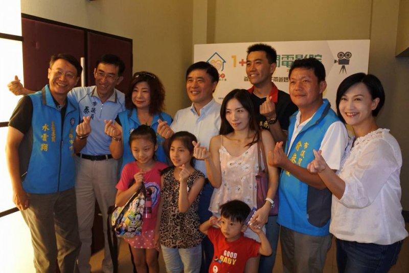 2016-08-21-郝龍斌出席基隆1+1代間電影院活動-被問及是否回鍋北市02-取自郝龍斌臉書 2016-08-21-郝龍斌出席基隆1+1代間電影院活動-被問及是否回鍋北市02-取自郝龍斌臉書