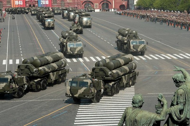 俄製S-400防空飛彈(取自維基百科,RIA Novosti攝/CC BY 4.0) 俄製S-400防空飛彈(取自維基百科,RIA Novosti攝/CC BY 4.0)