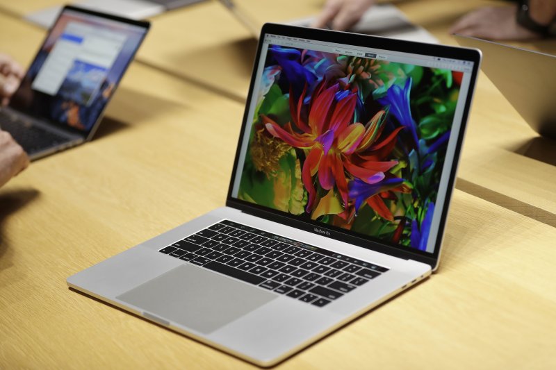 蘋果發現一部分MacBook Pro筆電零件故障，提供全球受影響用戶免費換電池的服務。（AP）