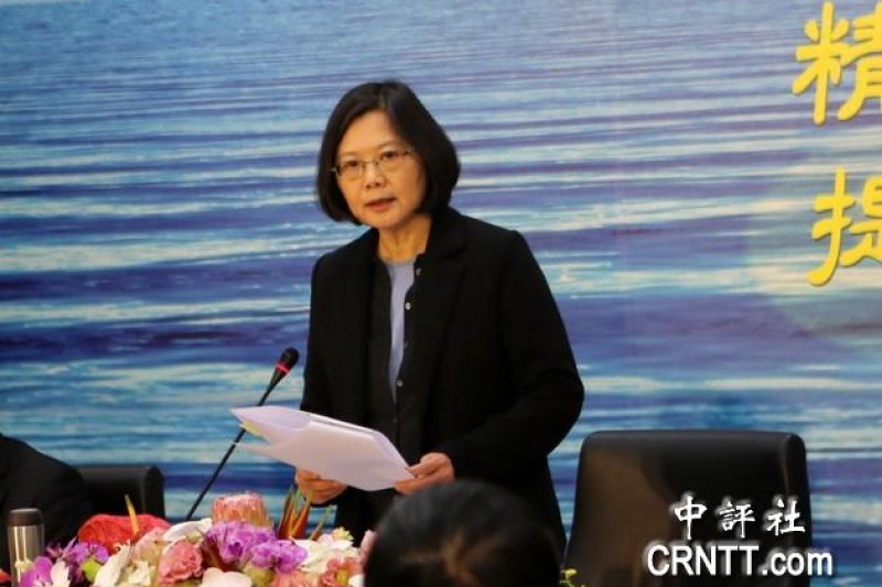 蔡英文28日到台中沙鹿參訪漢翔航空公司,力挺高級教練機自研自製,帶動下一代戰機的研發能力。(取自中評社).jpg 蔡英文28日到台中沙鹿參訪漢翔航空公司,力挺高級教練機自研自製,帶動下一代戰機的研發能力。(取自中評社).jpg