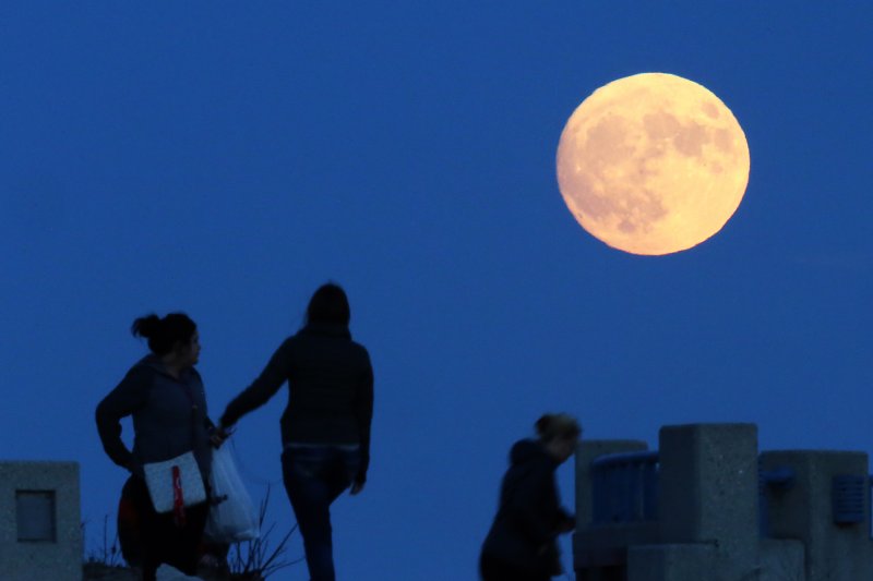 超級滿月(supermoon)(AP) 超級滿月(supermoon)(AP)