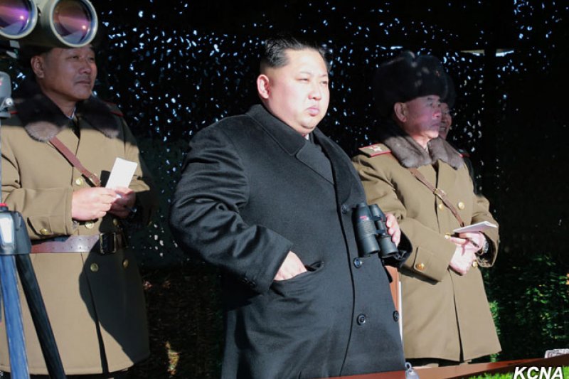 北韓最高領導人金正恩視察一場以南韓總統府青瓦台為攻擊目標的演習(朝中社) 北韓最高領導人金正恩視察一場以南韓總統府青瓦台為攻擊目標的演習(朝中社)