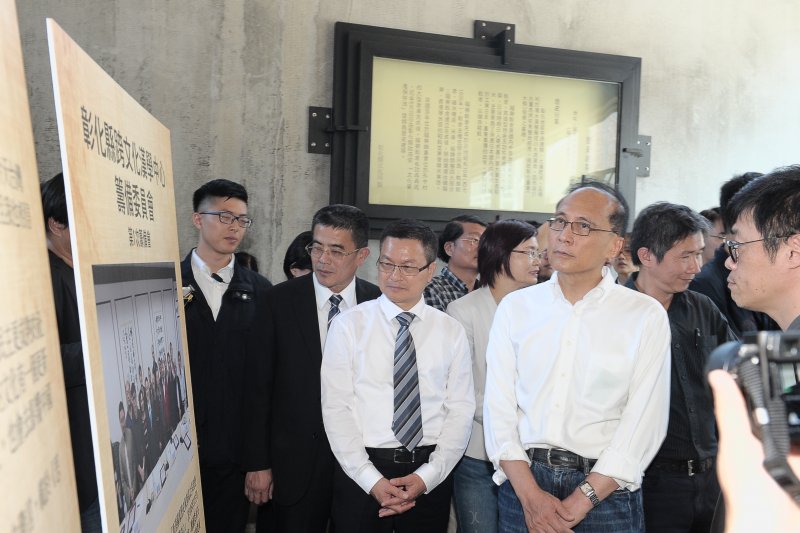 20161213-SMG0045-007-行政院長林全今（13）日視察鹿港歷史街區，實地瞭解彰化縣政府「鹿港國家歷史風景區計畫」規劃內容。（行政院提供）