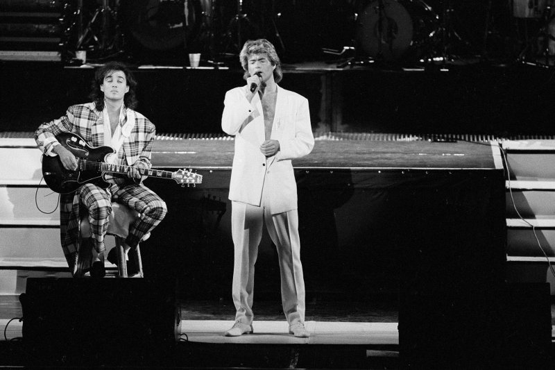 喬治麥可1981年與好友安德魯瑞格里(Andrew Ridgeley)組成二重唱「Wham!」(AP) 喬治麥可1981年與好友安德魯瑞格里(Andrew Ridgeley)組成二重唱「Wham!」(AP)