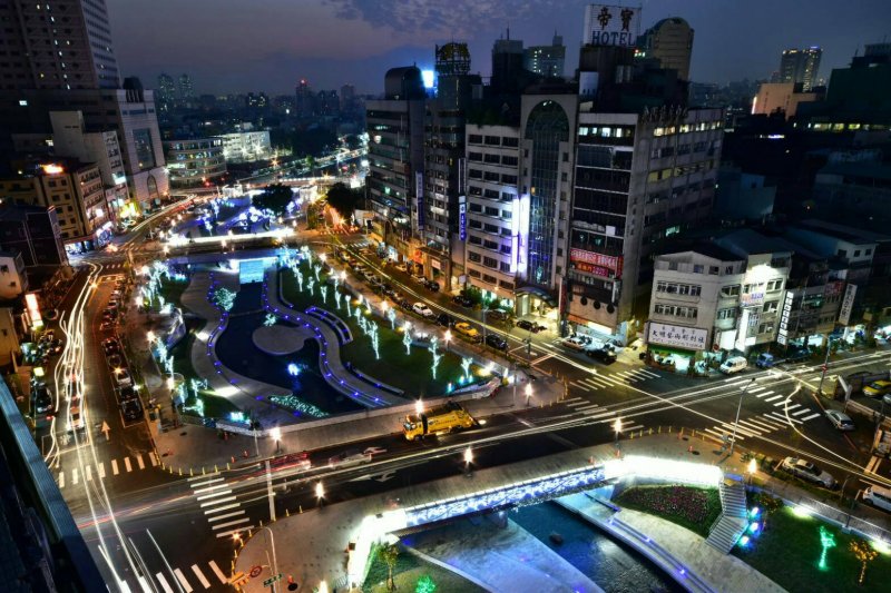 柳川整治讓台中再度因為河川而美麗，成為水與綠的幸福城市。（圖／擷取自台中市政府）