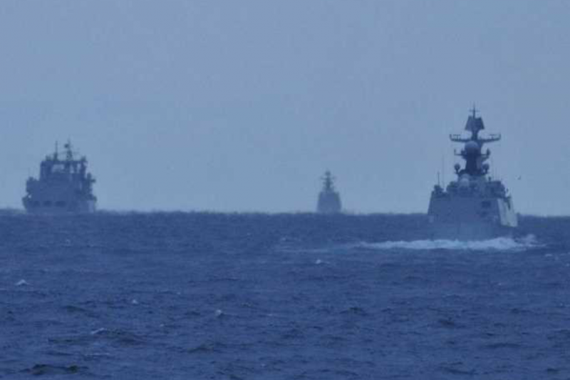 中國海軍軍艦通過津輕海峽的畫面,往西航行的畫面。(日本統合幕僚監部) 中國海軍軍艦通過津輕海峽的畫面,往西航行的畫面。(日本統合幕僚監部)