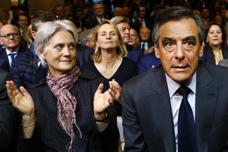 參選法國總統的前總理費雍（François Fillon）與妻子潘妮洛普（Penelope Fillon）（AP）