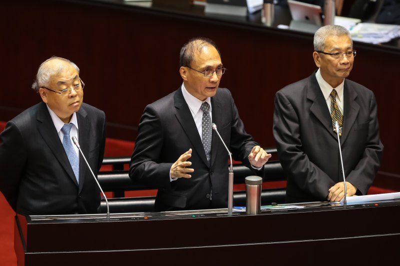 20170224-行政院長林全、行政院主計長朱澤民、財政部長許虞哲24日於立院備詢。(顏麟宇攝) 20170224-行政院長林全、行政院主計長朱澤民、財政部長許虞哲24日於立院備詢。(顏麟宇攝)
