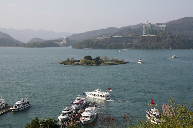 2017-03-15-日月潭周遭旅館一直增建,總房間數已超過1800間,而污水處理廠只有2個,污染問題已造成日月潭原生生物的危機。。(JoeLo@flickr/CC BY 3.0) 2017-03-15-日月潭周遭旅館一直增建,總房間數已超過1800間,而污水處理廠只有2個,污染問題已造成日月潭原生生物的危機。。(JoeLo@flickr/CC BY 3.0)