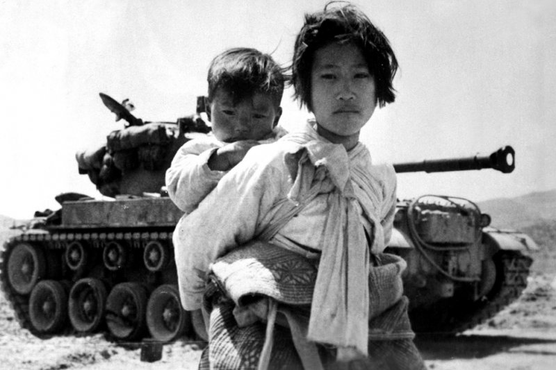 本書另一重要的貢獻,是同時梳理了從1949年4月解放軍渡江至1950年6月韓戰爆發,美國政府內部對臺灣政策意見分歧和混亂的決策。(取自U.S. Navy) 本書另一重要的貢獻,是同時梳理了從1949年4月解放軍渡江至1950年6月韓戰爆發,美國政府內部對臺灣政策意見分歧和混亂的決策。(取自U.S. Navy)