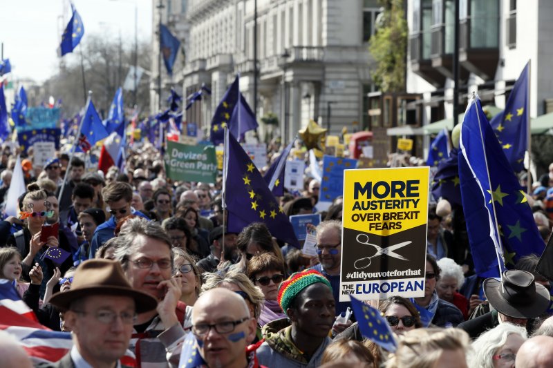 英國倫敦數千民眾走上街頭,抗議英國即將脫歐(AP) 英國倫敦數千民眾走上街頭,抗議英國即將脫歐(AP)