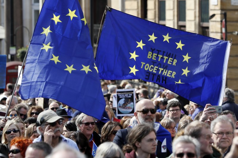 英國倫敦數千民眾走上街頭，抗議英國即將脫歐（AP）