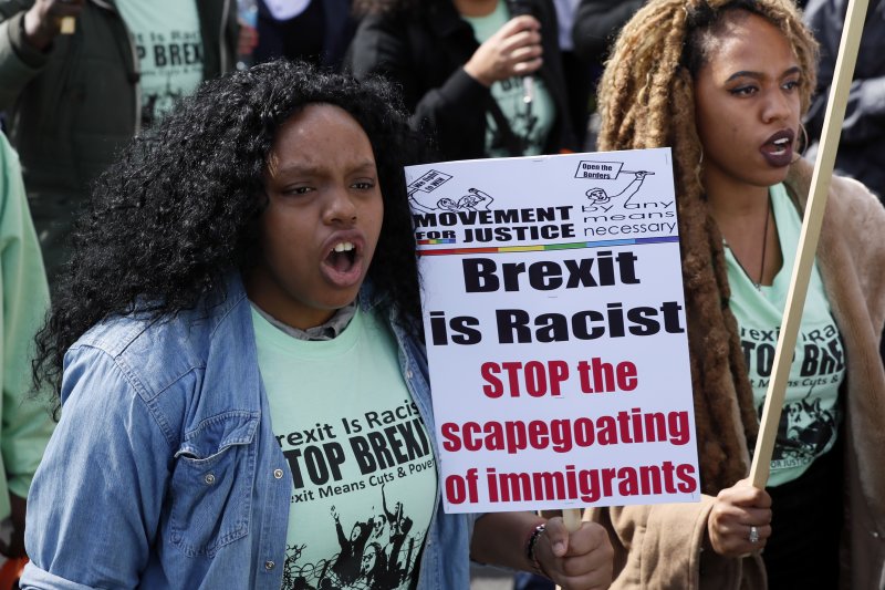 英國倫敦數千民眾走上街頭,抗議英國即將脫歐(AP) 英國倫敦數千民眾走上街頭,抗議英國即將脫歐(AP)