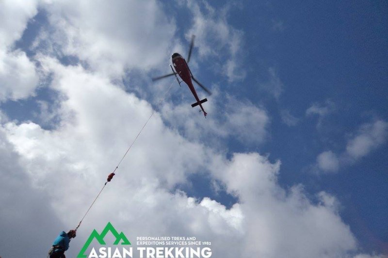 在尼泊爾山區失蹤、獲救的台灣健行客梁聖岳,這是救援直昇機(Asian Trekking 臉書) 在尼泊爾山區失蹤、獲救的台灣健行客梁聖岳,這是救援直昇機(Asian Trekking 臉書)