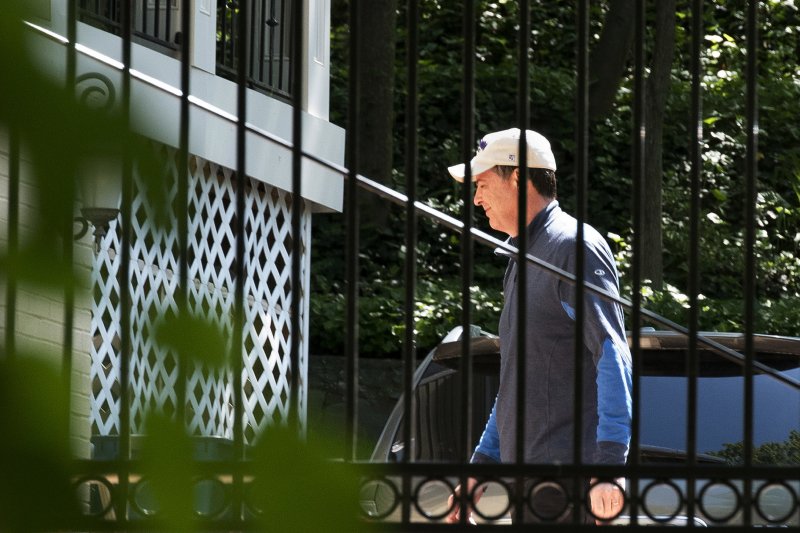 聯邦調查局(FBI)前局長柯密,恢復平民身分,攝於維吉尼亞州家中(AP) 聯邦調查局(FBI)前局長柯密,恢復平民身分,攝於維吉尼亞州家中(AP)