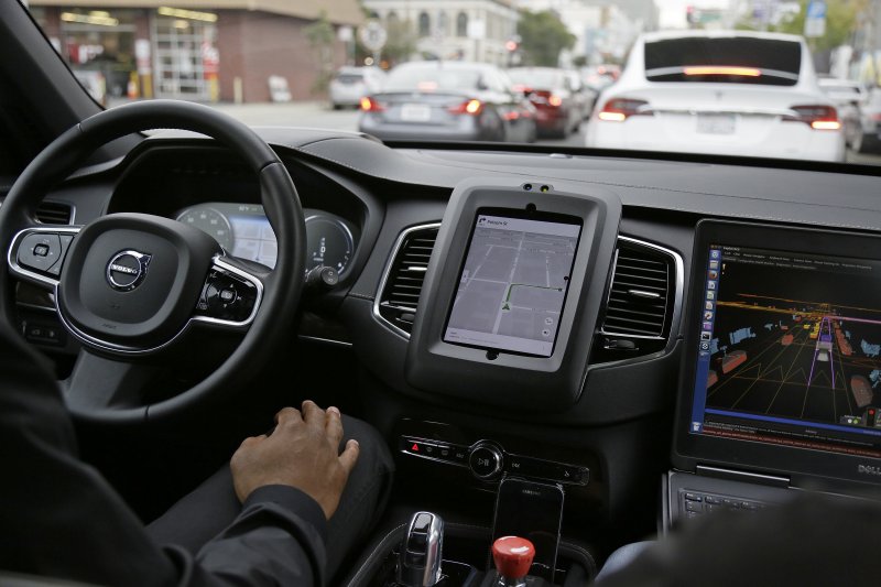 放開方向盤、油門、剎車,自動駕駛汽車的年代即將來臨(AP) 放開方向盤、油門、剎車,自動駕駛汽車的年代即將來臨(AP)