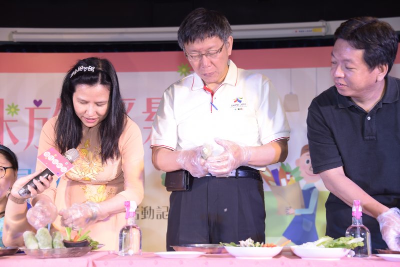 台北市長柯文哲14日出席北市新移民婦女暨家庭服務中心舉辦的母親節系列開場活動GO!記者會(北市府) 台北市長柯文哲14日出席北市新移民婦女暨家庭服務中心舉辦的母親節系列開場活動GO!記者會(北市府)
