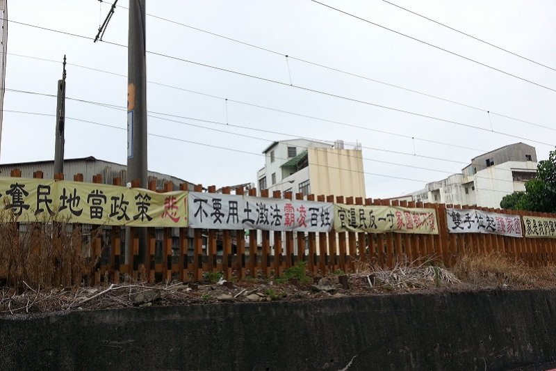 前瞻計畫之一的台南鐵路地下化，已經是迫遷進行式。要避免重蹈南鐵悲劇，土地徵收評估要做在前頭。（朱淑娟攝）