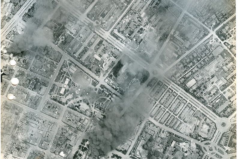 台北大空襲後的空拍照。(Air Force History Research Agency, United States @wikipedia/public domain) 台北大空襲後的空拍照。(Air Force History Research Agency, United States @wikipedia/public domain)