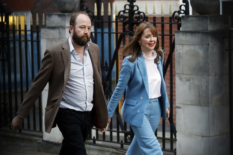 英國首相梅伊試圖透過大選鞏固執政,卻引發政治危機,兩名高階幕僚被迫走路。(美聯社) 英國首相梅伊試圖透過大選鞏固執政,卻引發政治危機,兩名高階幕僚被迫走路。(美聯社)